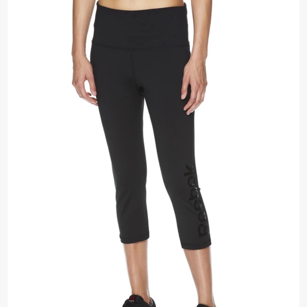 NWT‎ Reebok women’s team high-rise Capri leggings